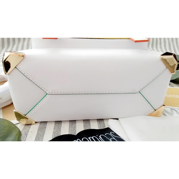 Michael Kors Manhattan Satchel - Picture 3 of 13